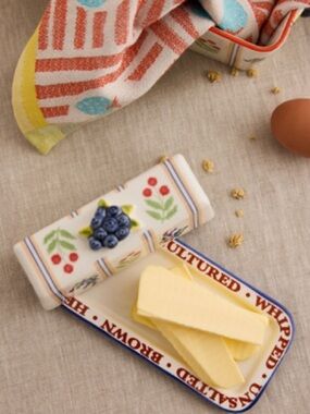 ❤️ NWT Anthropologie Butter Dish with Quaint Blueberry Motif